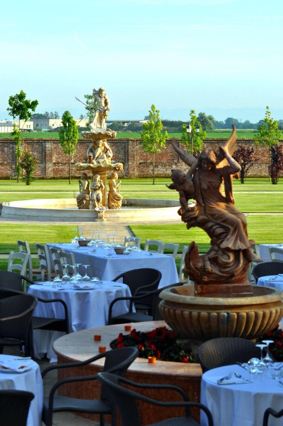 Borghesi 4*Corte dei Cortesi酒店
